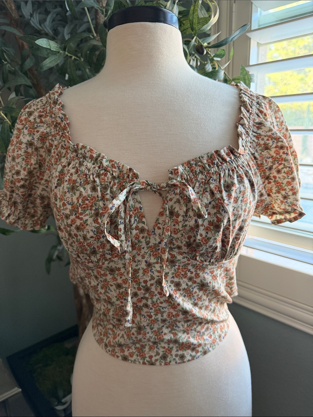 Floral Tie-Front Puff Sleeve Crop Top - Cream/Orange